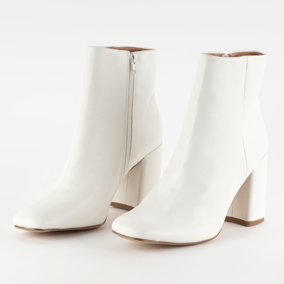 STEVE MADDEN, MADDEN GIRL White Booties 👢 - Picture 1 of 6